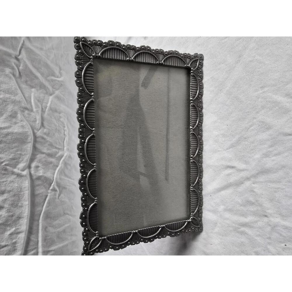 Decorative Metal Picture Frame with Intricate Design